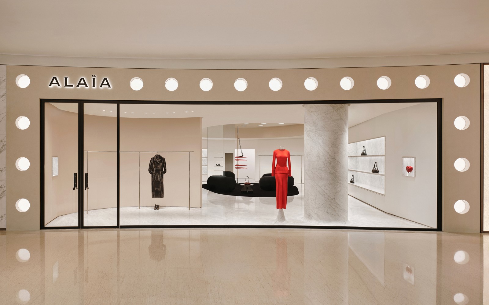 ALAÏA 上海恒隆广场精品店焕新启幕，呈现 La Table Alaïa 晚宴