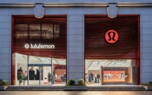 lululemon 上海新世界新丸中心店开幕，采用品牌全球全新设计语言