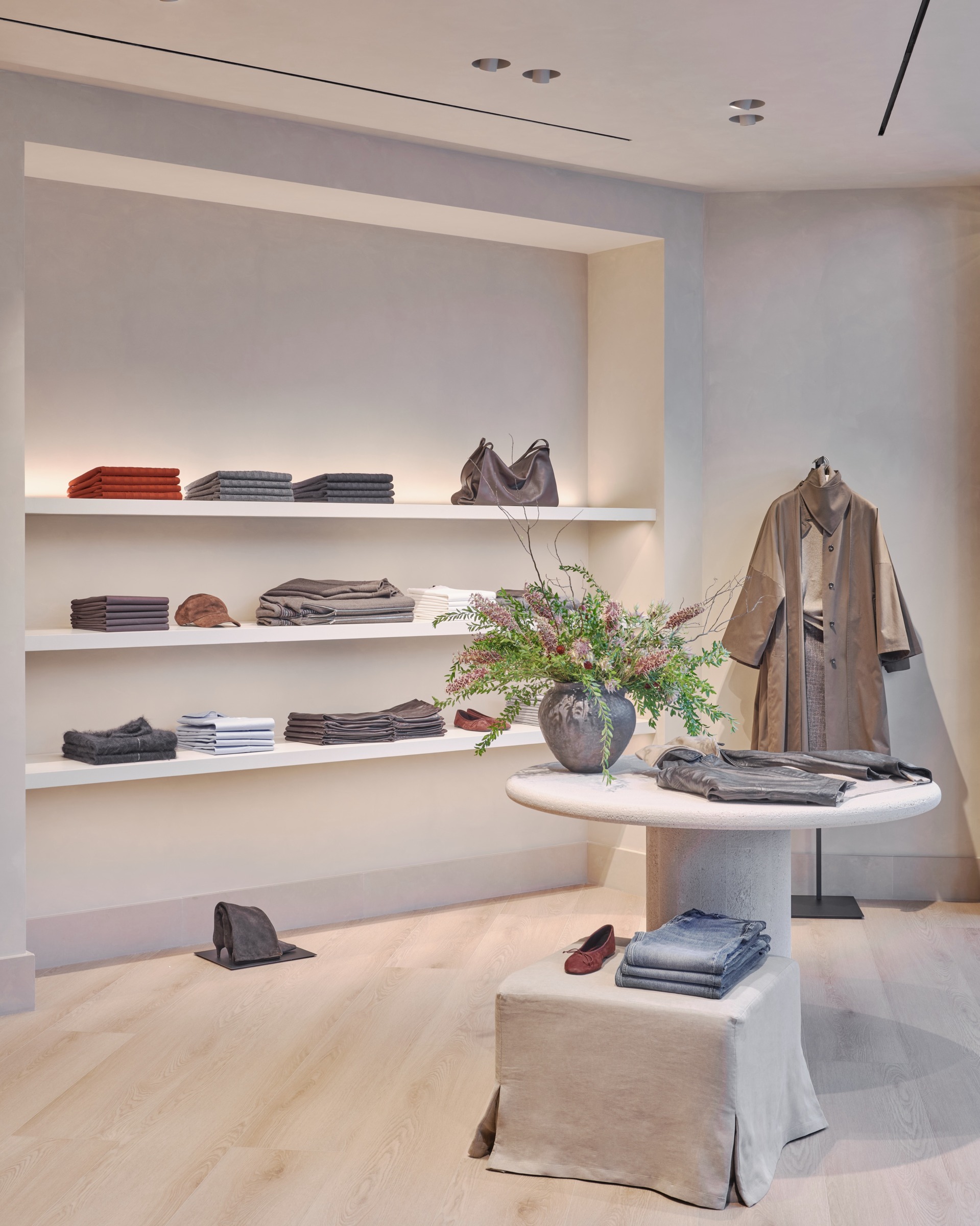 Massimo Dutti 上海淮海路旗舰店店内空间