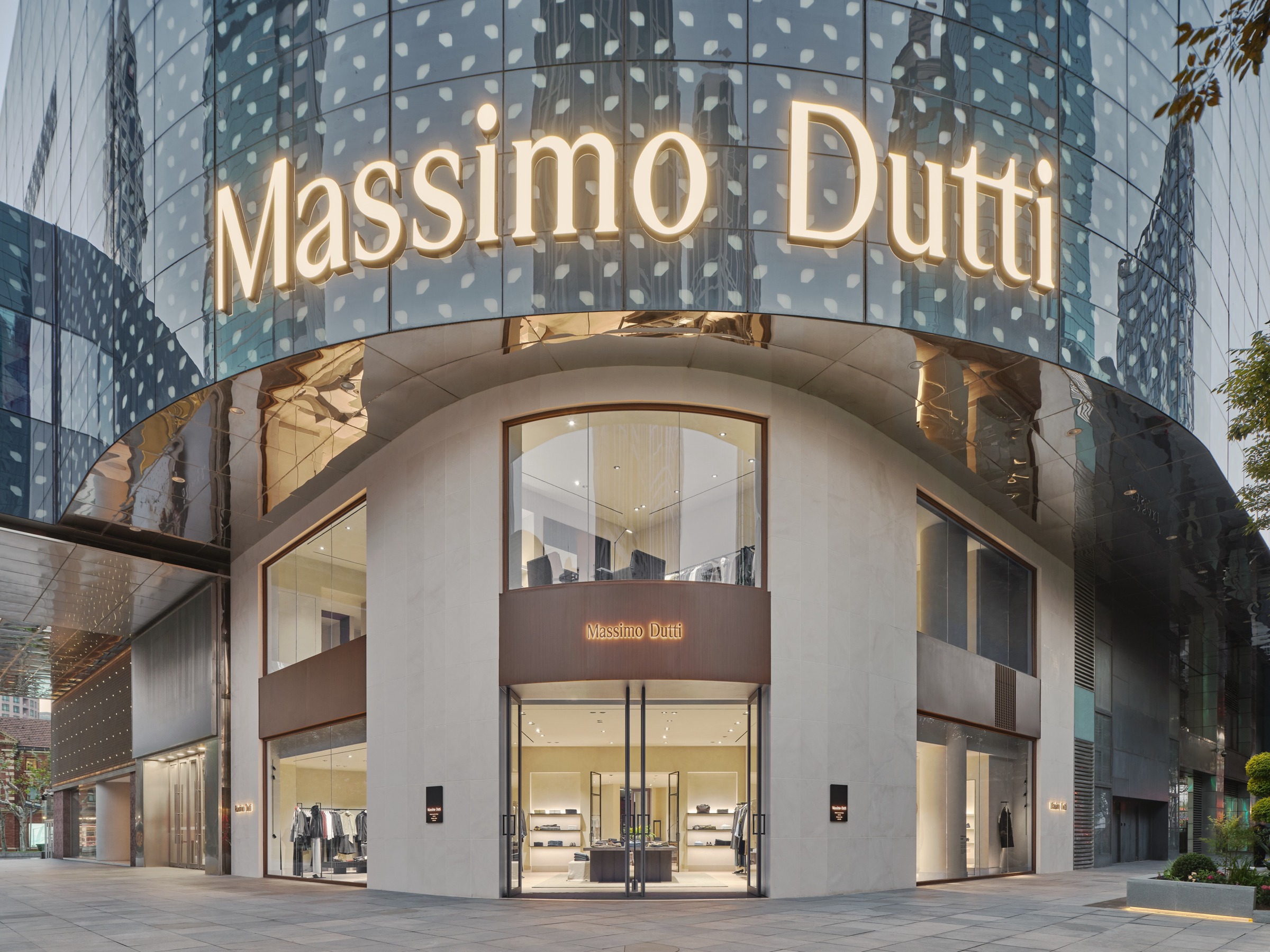 Massimo Dutti 上海淮海路旗舰店外立面