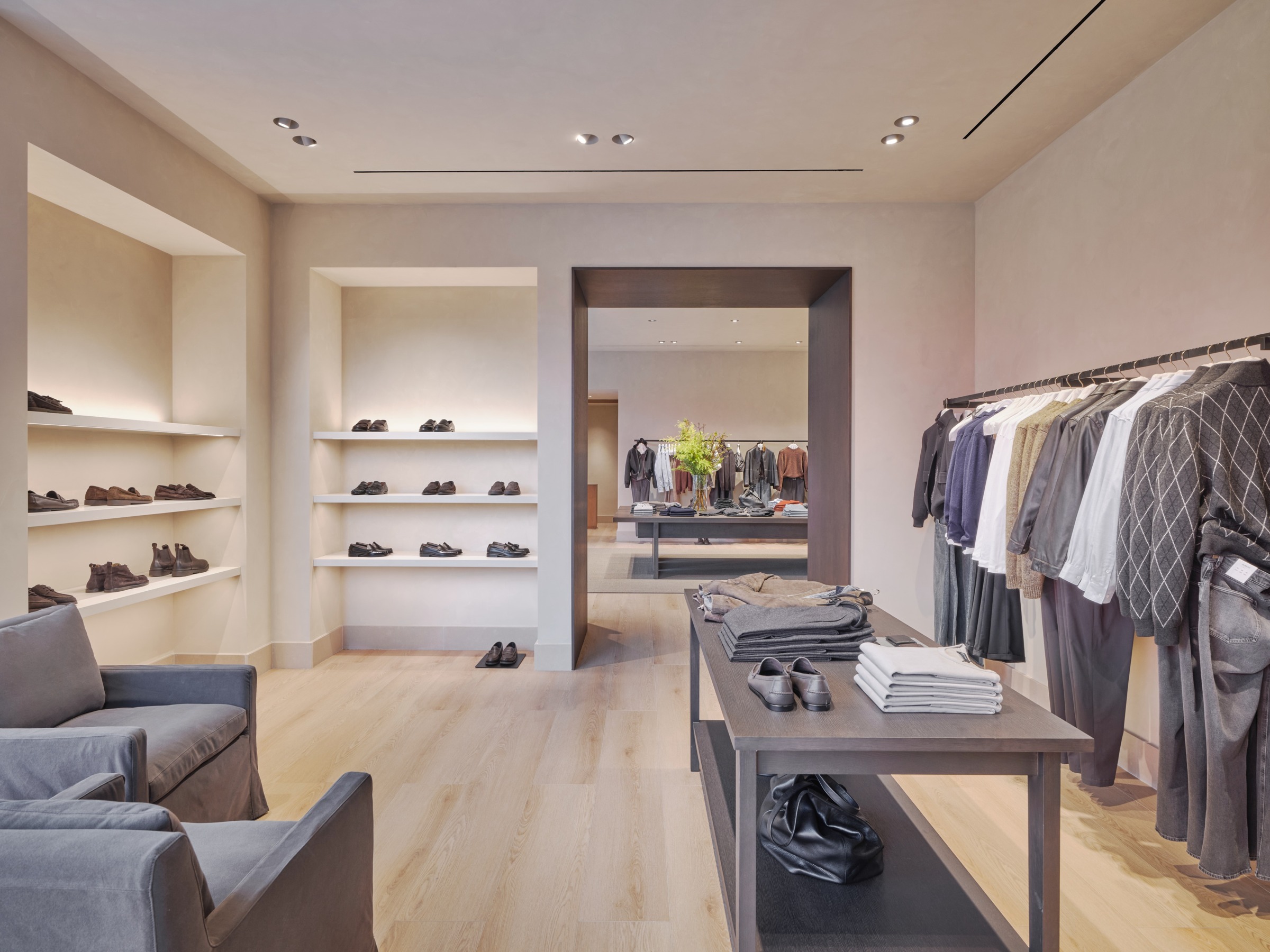 Massimo Dutti 上海淮海路旗舰店店内空间